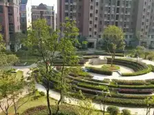 小区大部分由洋房组成,出行便利,生活配套齐全