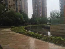 环线旁2015年+春风四房 住家安静 +阳台看湖