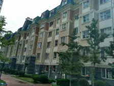 东城两室,中间楼层,中等装修!