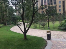 照母山精装小两房带露台哟,全新没住过人