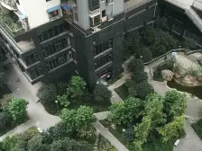 渝中区大坪肖家湾兰波红城丽景小区一居室住房。