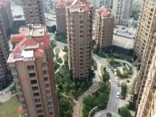 万达旁,下楼珠市接孩方便,出门朝阳江滩公园,环境好