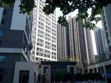 八公里轻轨站精装修小户型,交通便利