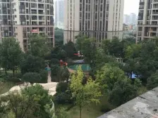 轻轨房新小区,看小区中庭,户型方正采光好,清水四房