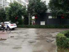 西湖春天近东门口,出行方便,满五年家庭唯一住房。