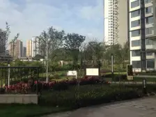 经开区 恒基翔龙江畔二房