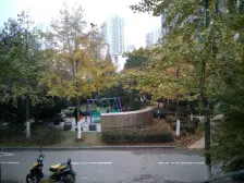 红谷春天花园 南北通透,采光好 装修好,环镜优美 中间楼层