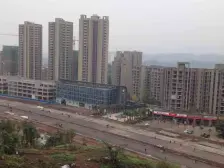 花园洋房楼2+1,带大花园,还带一层地下室,清静