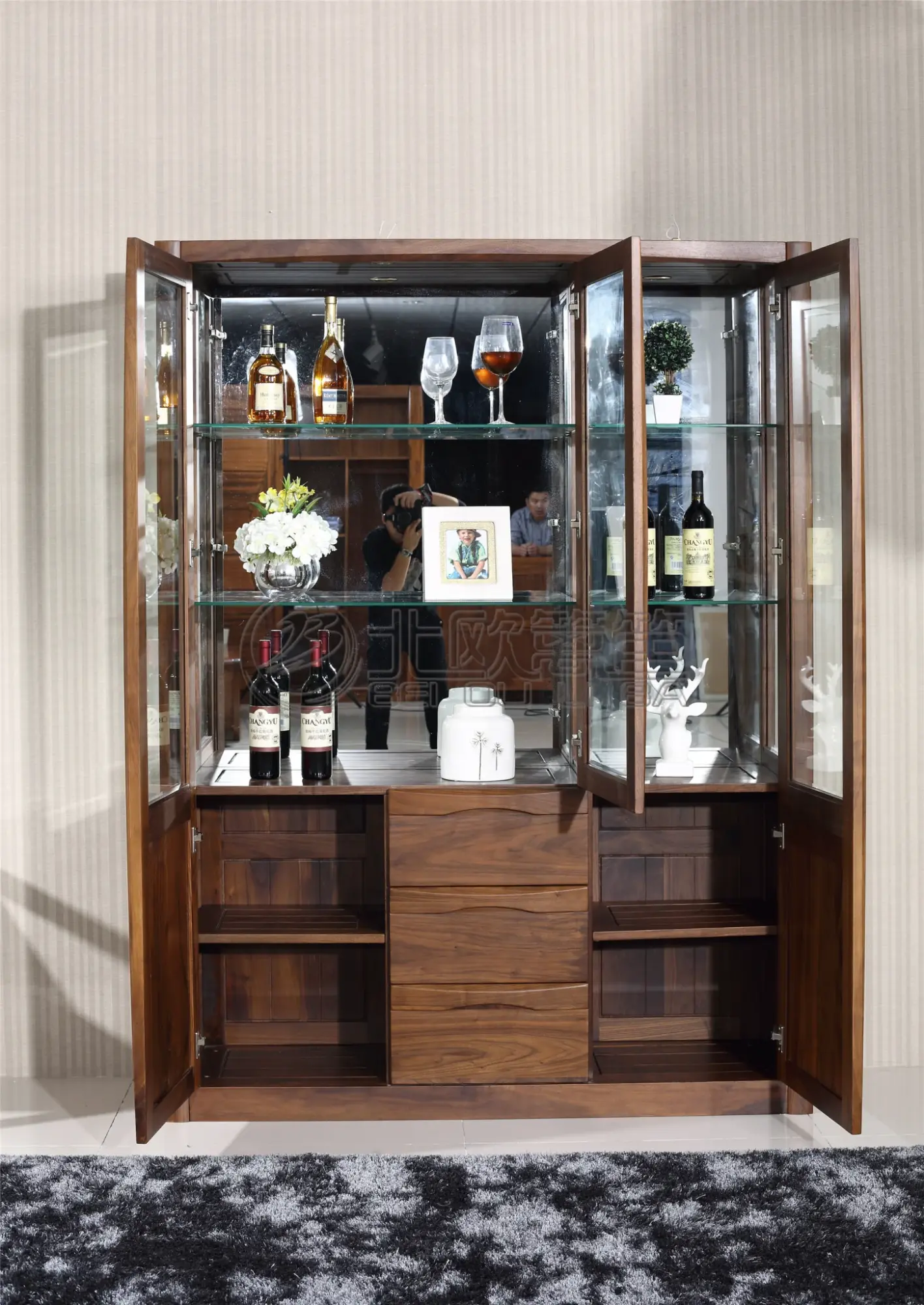 北欧篱笆bo-h-u01纯黑胡桃实木三门酒柜